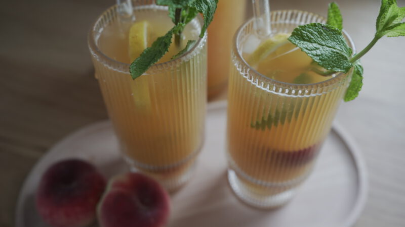 Rezept für Pfirsichsirup // Erfrischenden Eistee selbermachen